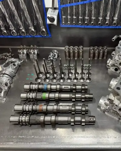Camshaft package with valve springs and valve spring retainers