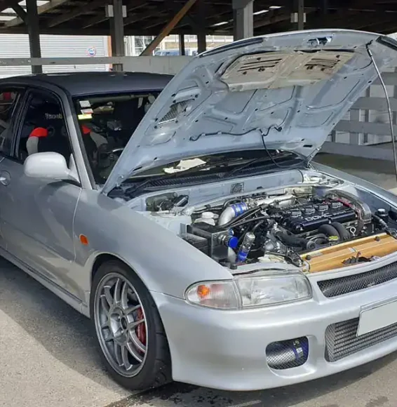 mitsubishi lancer evo 1 engine bay